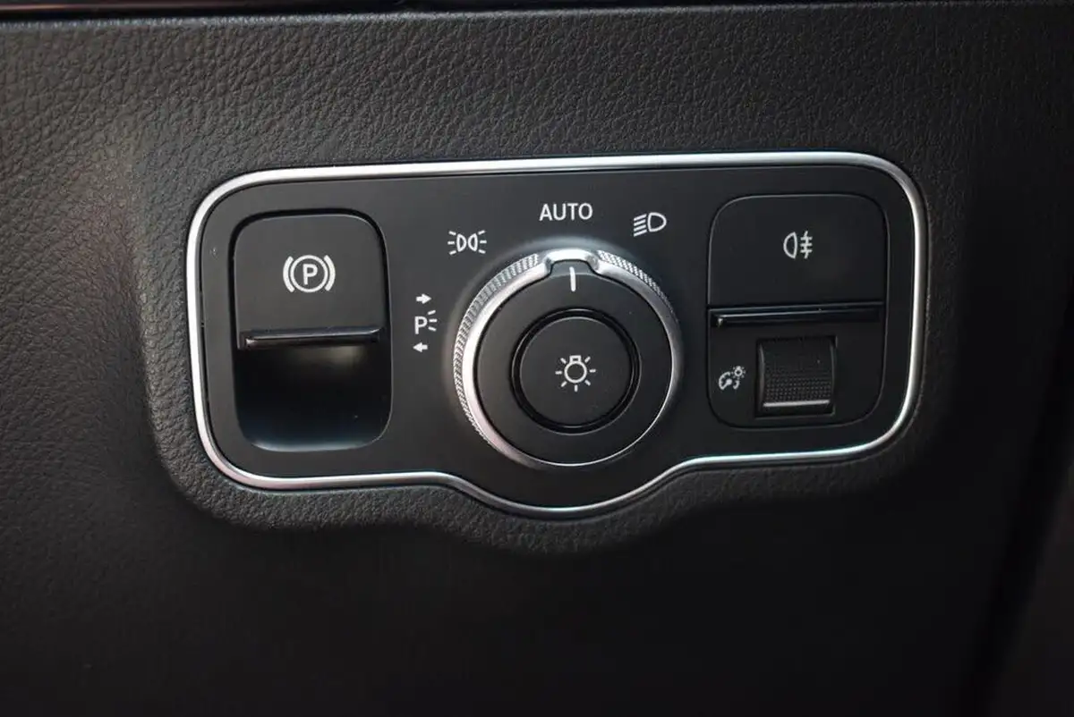 2020-mercedes-benz-b-class-20d-b200d-sport-executive-big-23