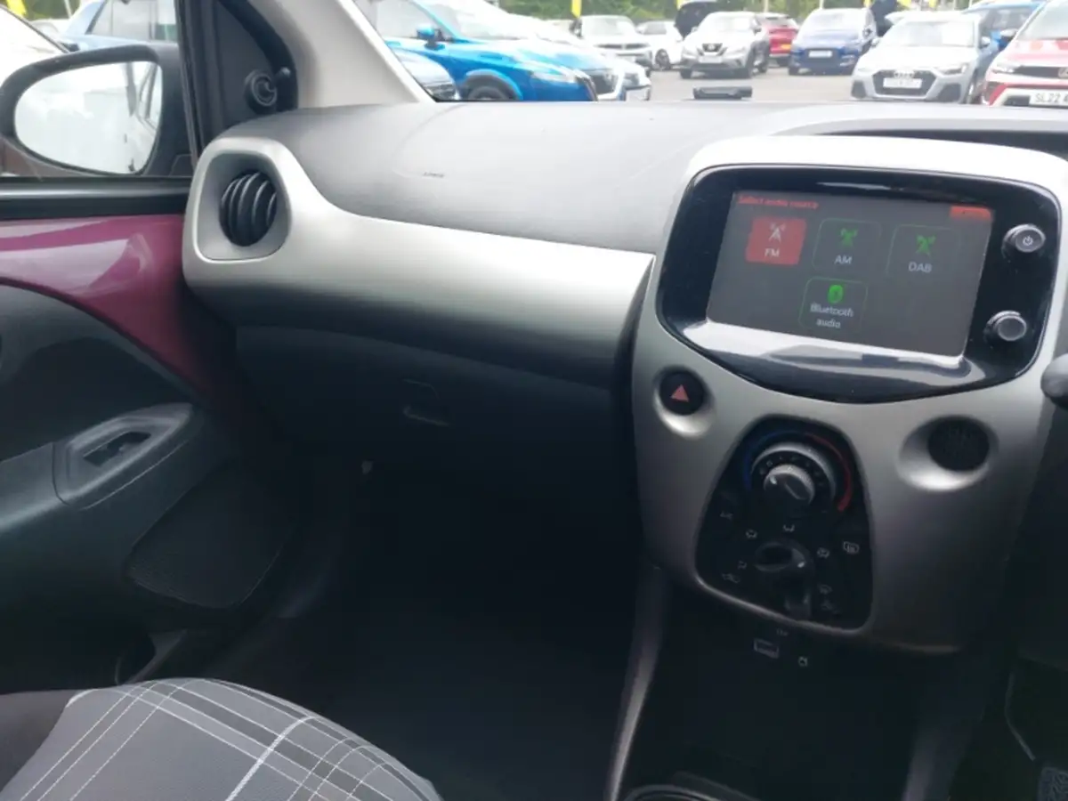 2018-peugeot-108-10-active-68bhp-hatchback-5d-big-18