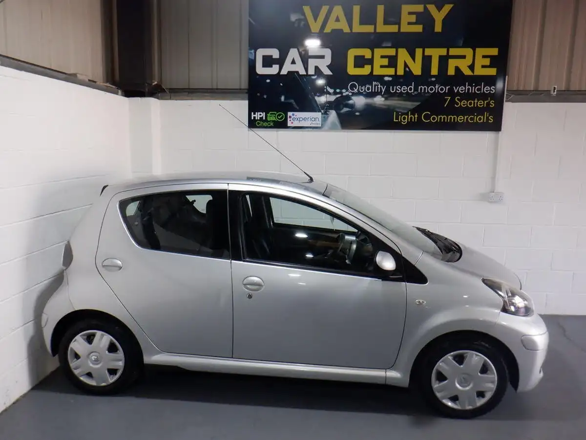 2011-toyota-aygo-10-aygo-ice-5d-big-5