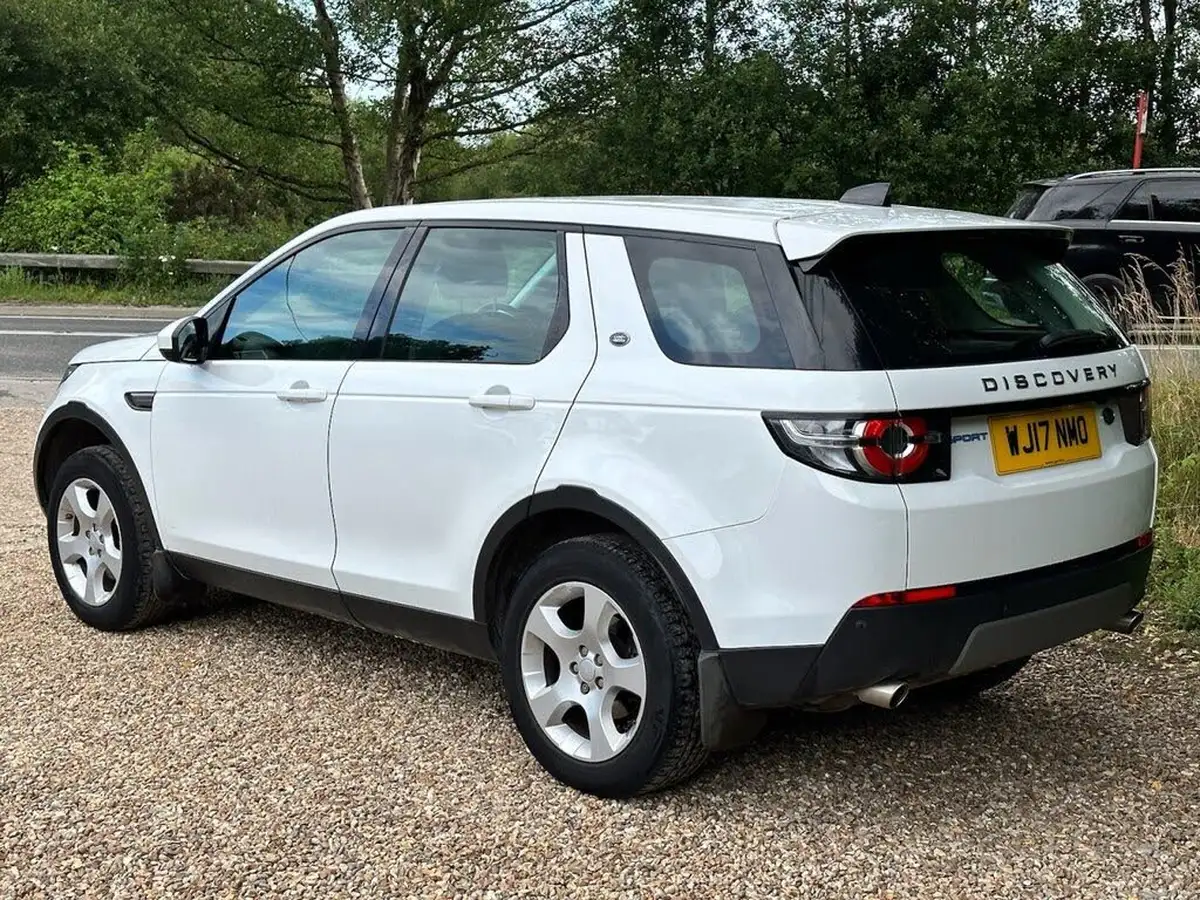 2017-land-rover-discovery-sport-20td4-se-150ps-station-wagon-big-3
