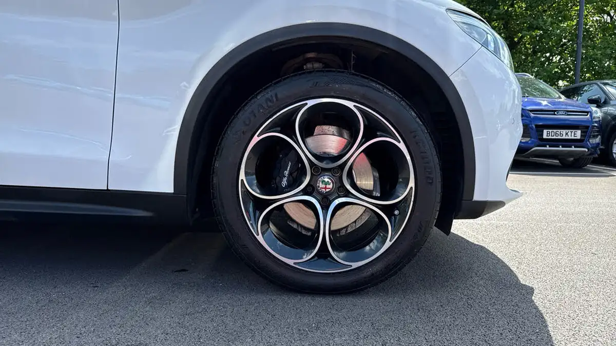 2021-alfa-romeo-stelvio-22td-speciale-big-19