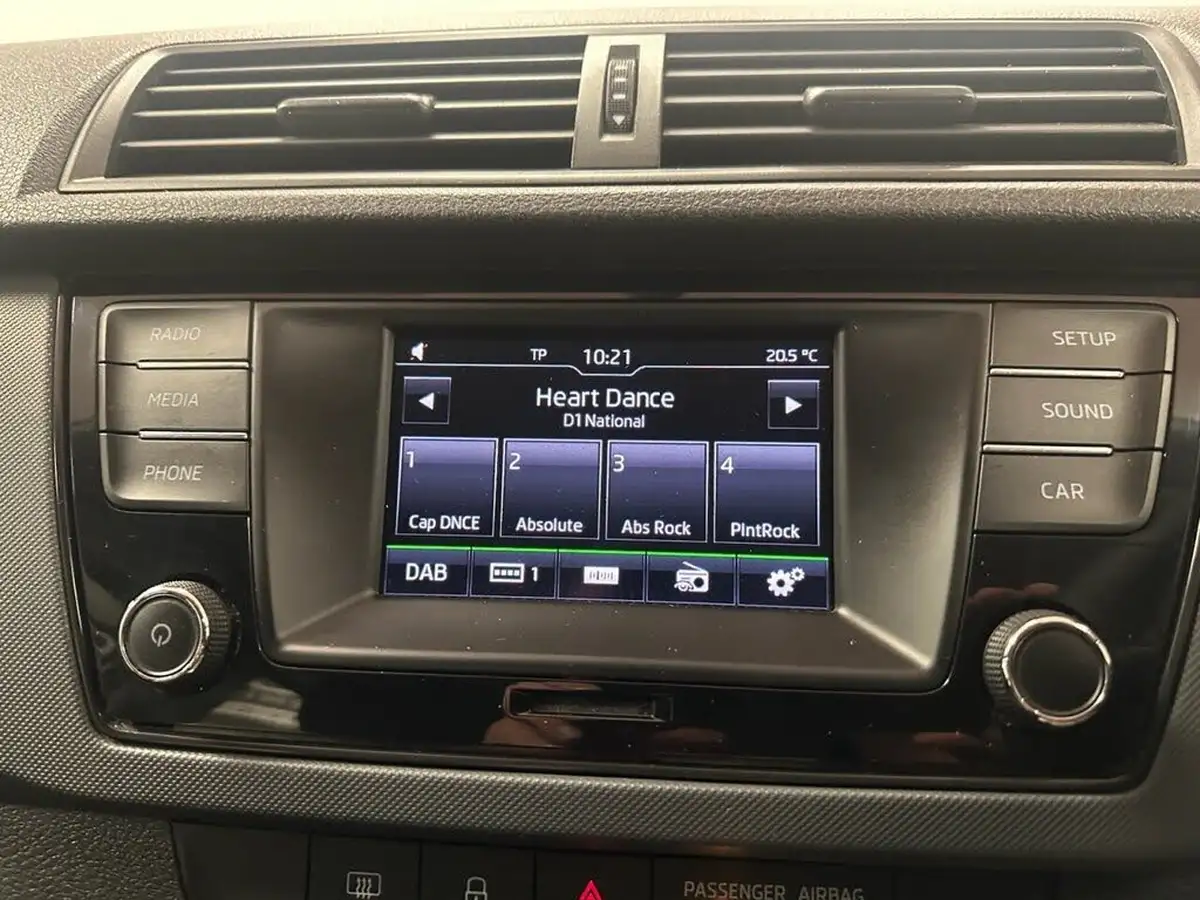 2017-skoda-fabia-10-mpi-s-hatchback-big-13