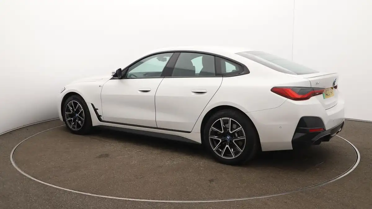 2022-bmw-i4-e-edrive40-m-sport-big-37
