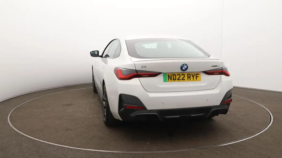 2022-bmw-i4-e-edrive40-m-sport-big-61