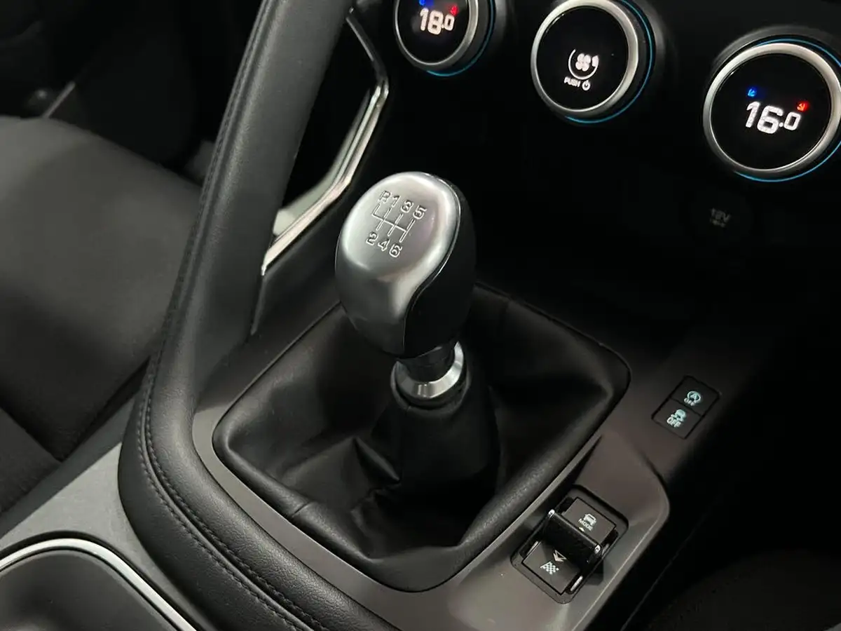 2018-jaguar-e-pace-20-i4d-150ps-ss-big-39