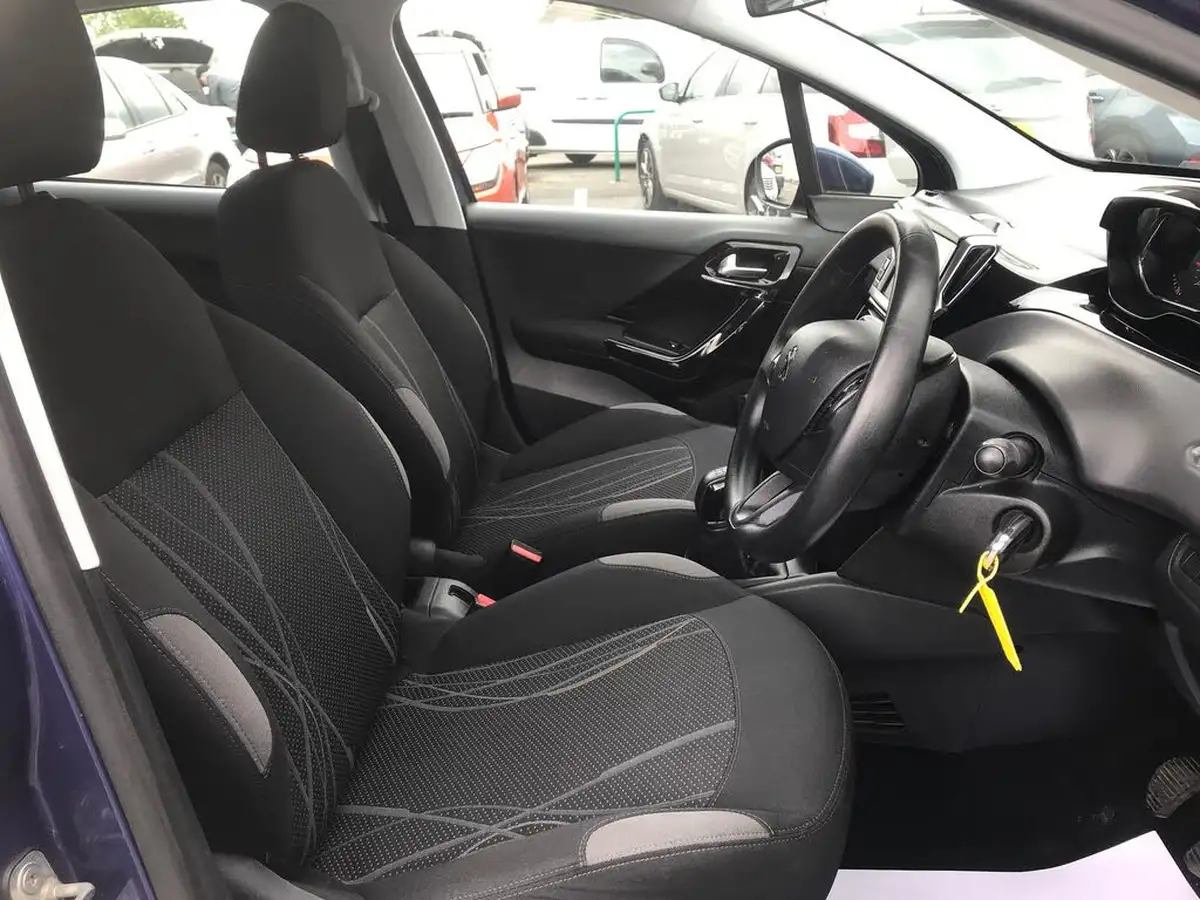 2014-peugeot-208-14td-active-14hdi-70bhp-fap-5d-big-4