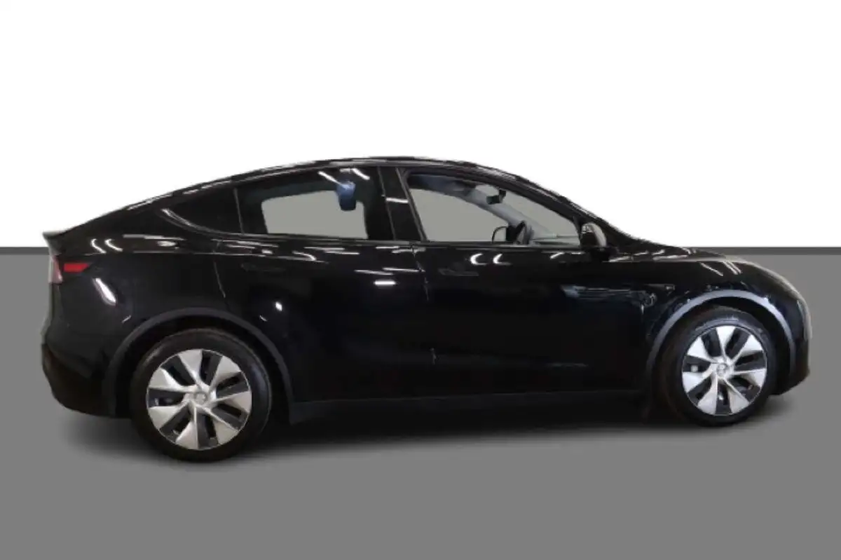 2022-tesla-model-y-e-long-range-big-8