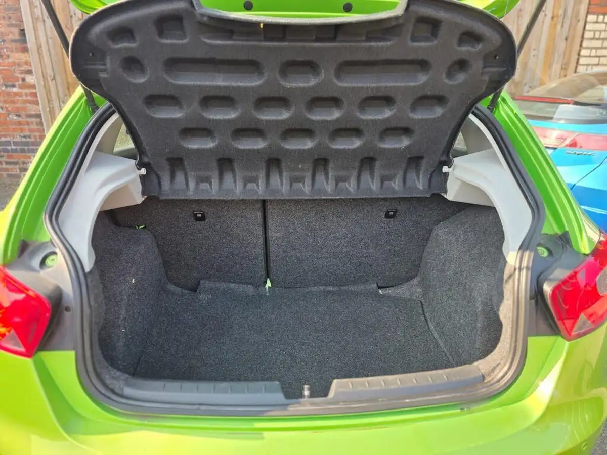 2015-seat-ibiza-14-toca-hatchback-5d-big-15