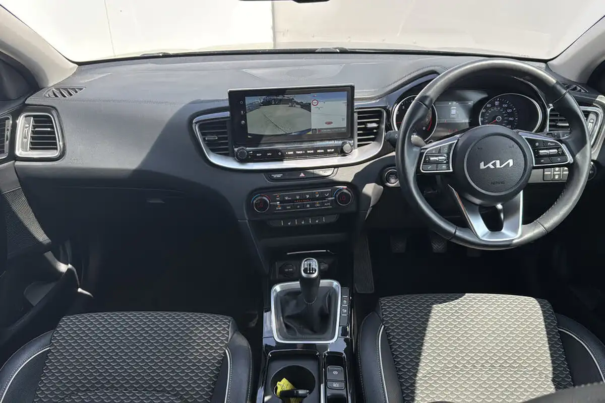 2022-kia-xceed-15-t-gdi-3-big-8