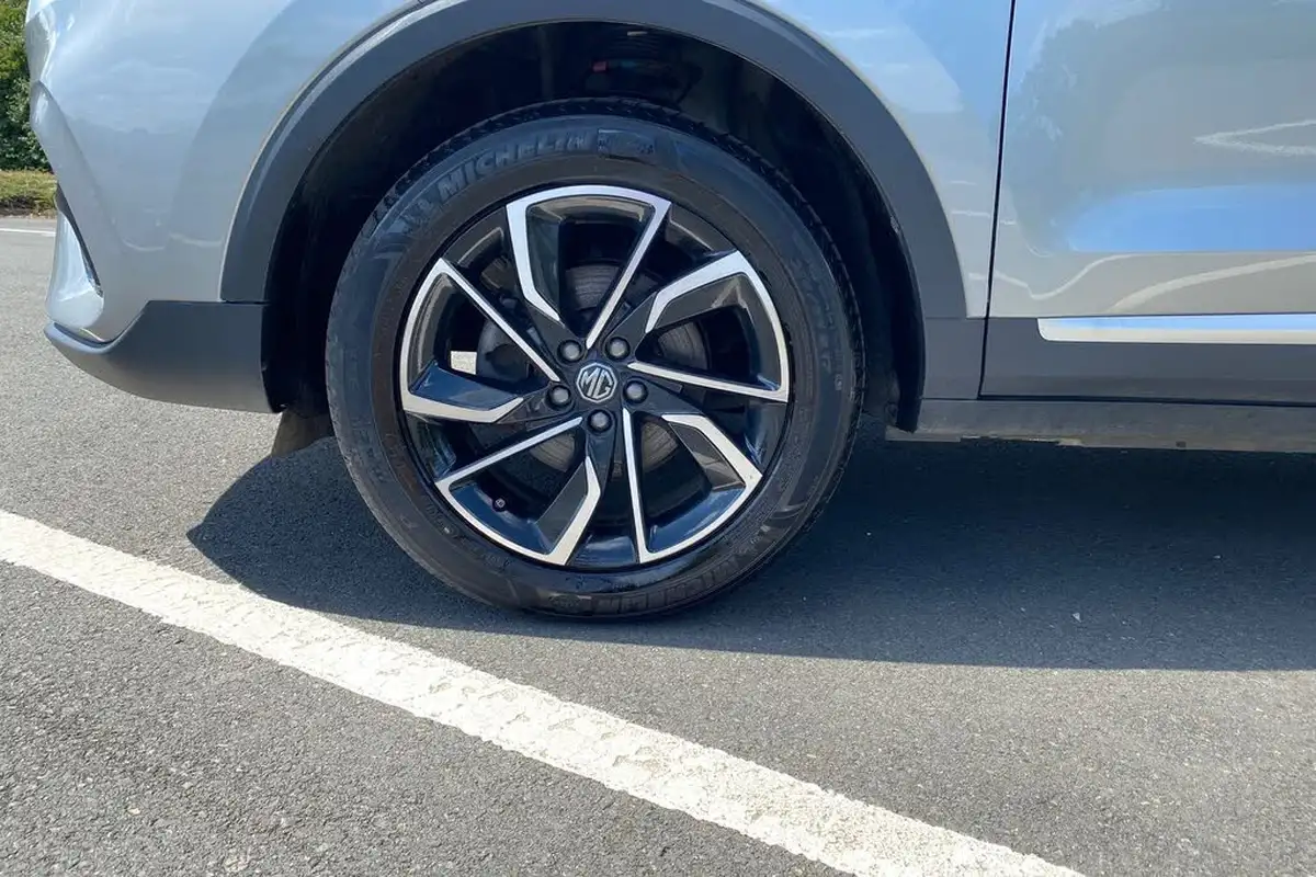2023-mg-zs-suv-15-vti-tech-exclusive-big-8