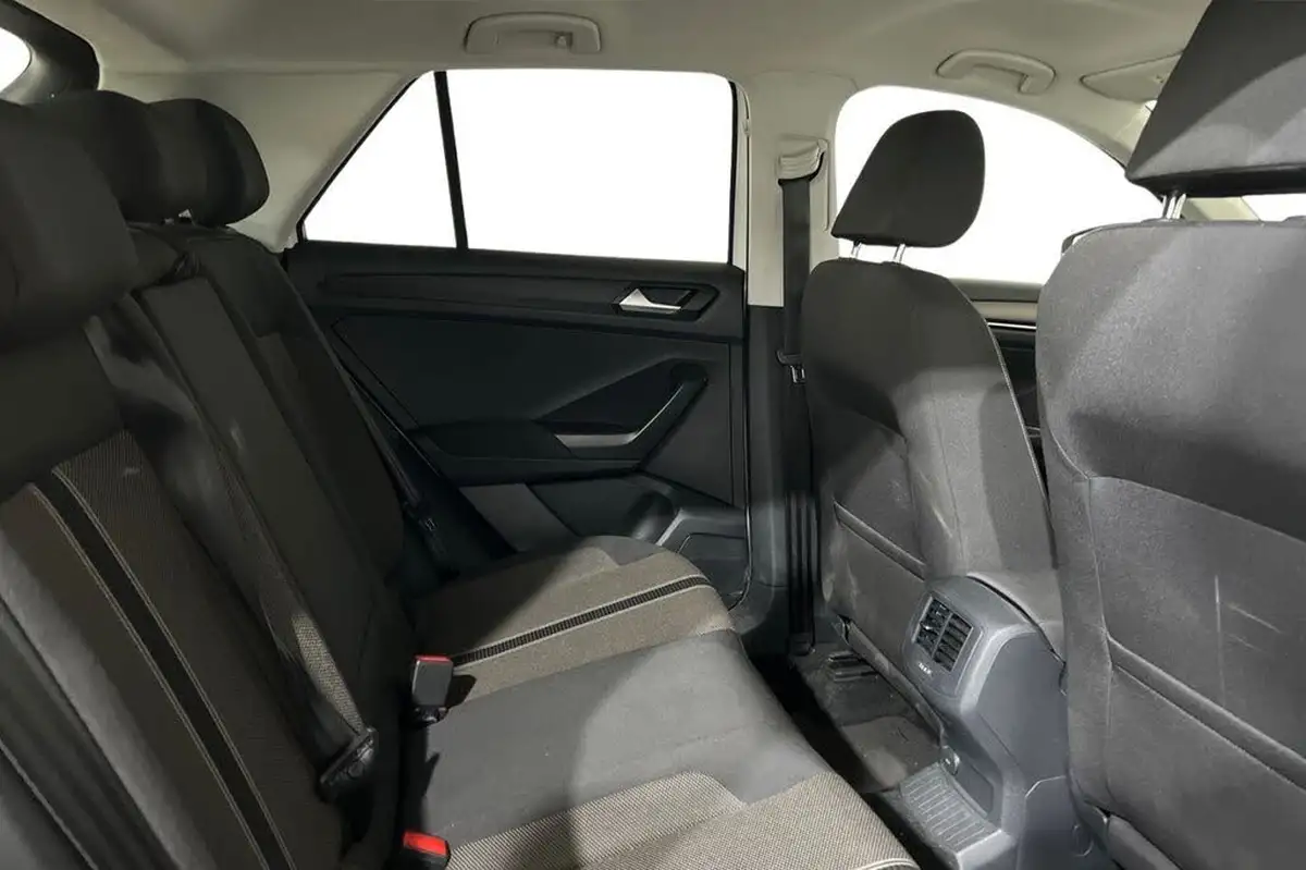 2019-volkswagen-t-roc-10-tsi-design-big-7