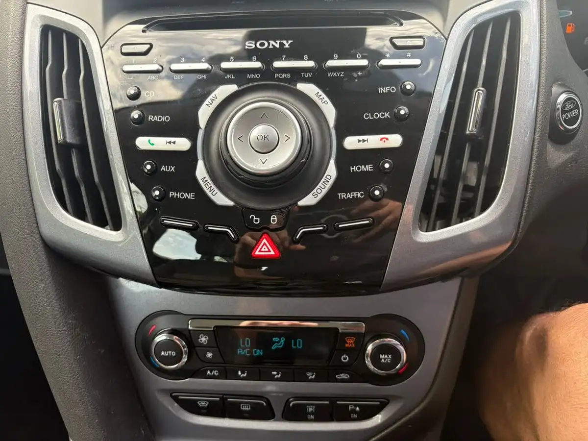 2013-ford-focus-20td-titanium-x-estate-big-16