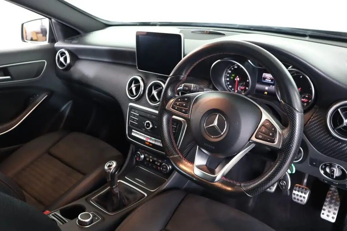 2016-mercedes-benz-a-class-21d-a200d-amg-line-136ps-executivess-big-11