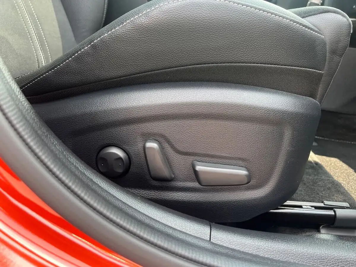 2025-kia-ceed-15-t-gdi-gt-line-s-big-23