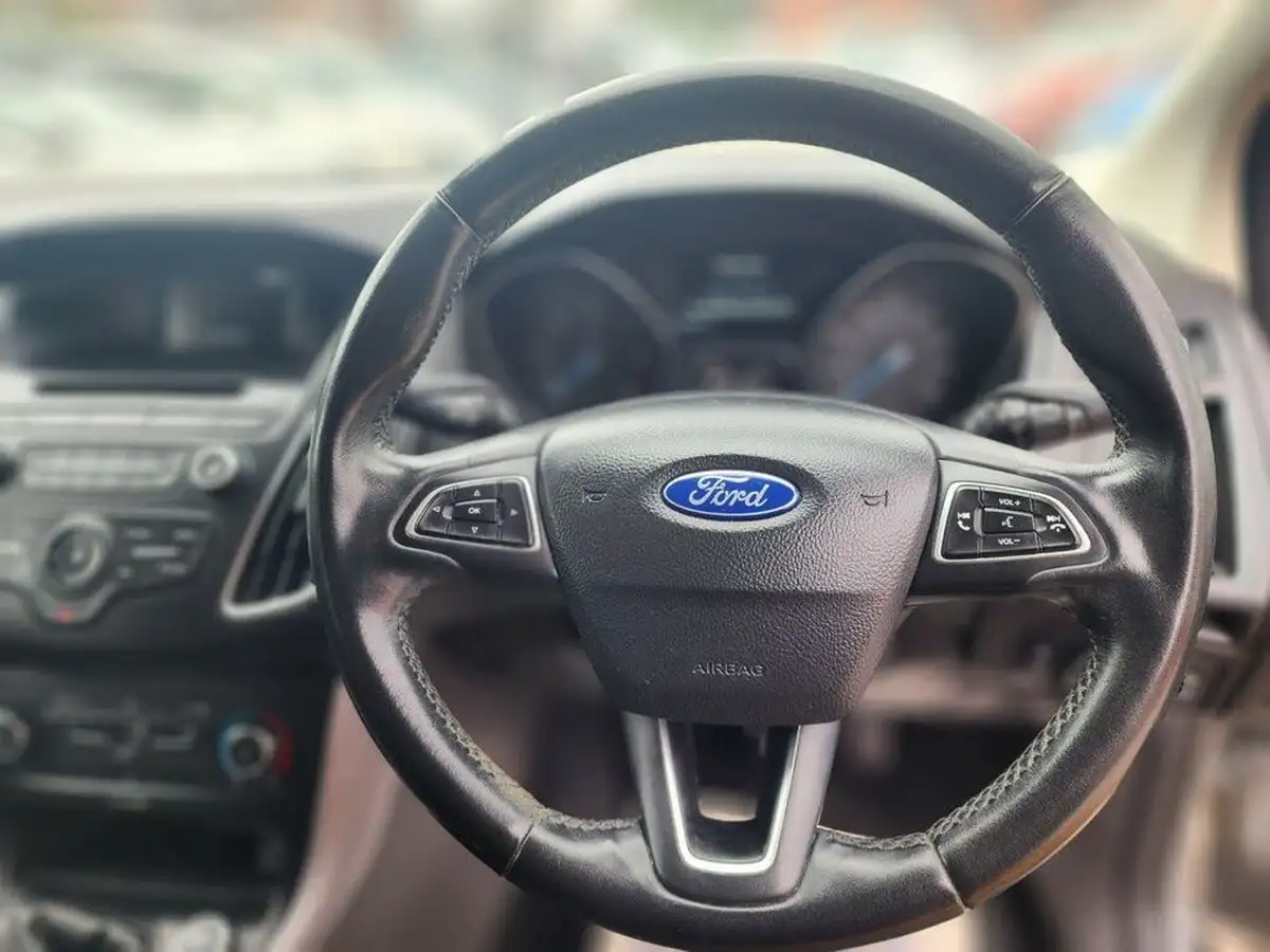 2014-ford-focus-16tdci-zetec-115ps-ss-hatchback-big-10