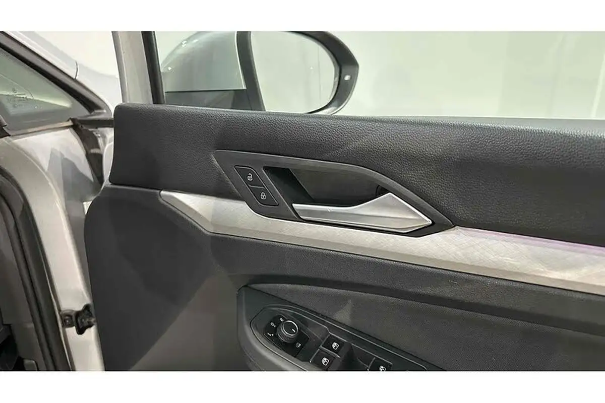 2022-volkswagen-golf-20tdi-life-hatchback-big-28