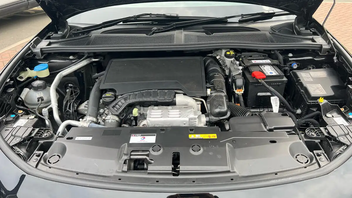 2023-peugeot-308-12-puretech-gt-130ps-ss-eat8-big-17