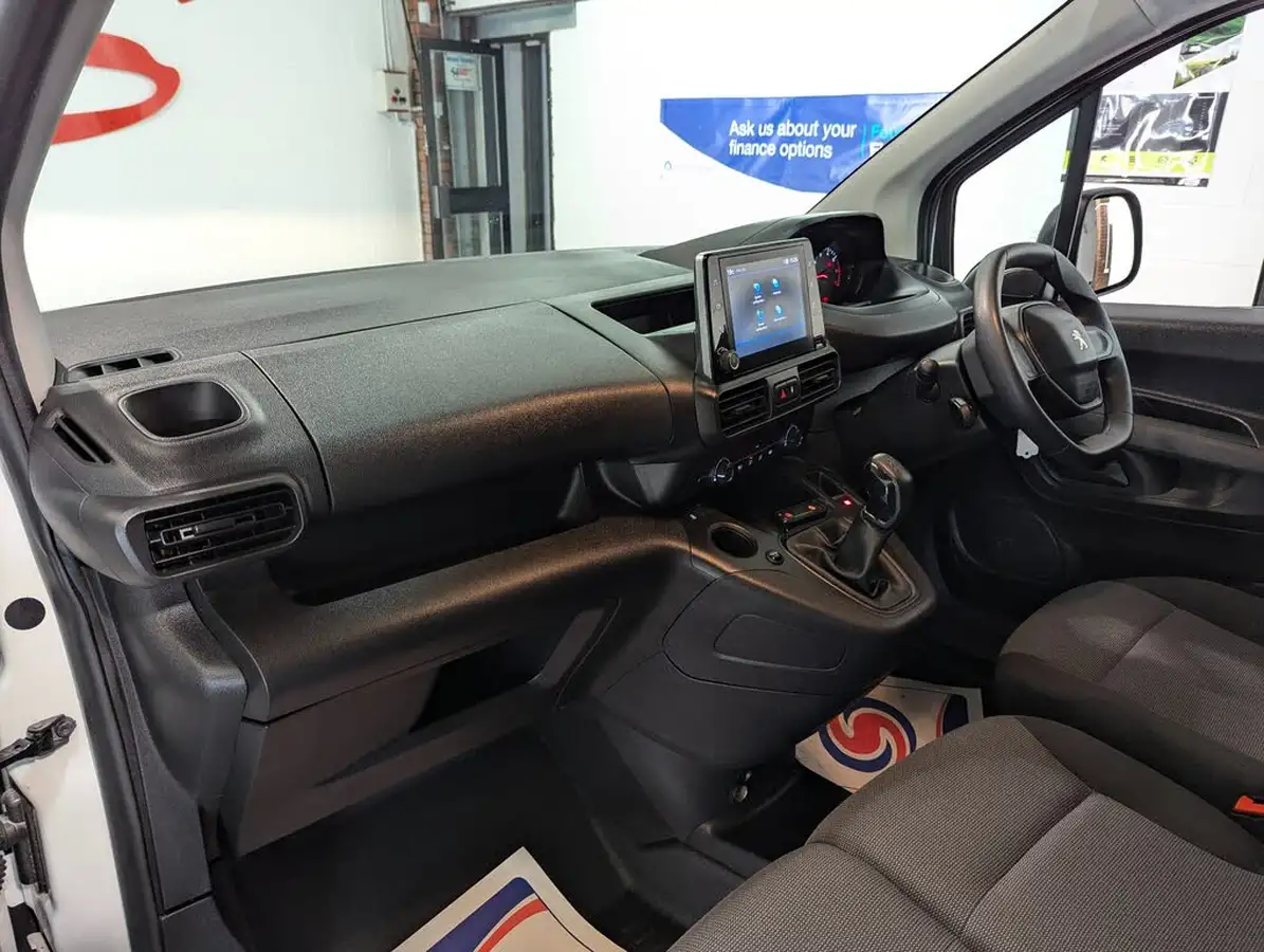 2020-peugeot-partner-15-bluehdi-1000-professional-100ps-eu6dt-panel-big-5