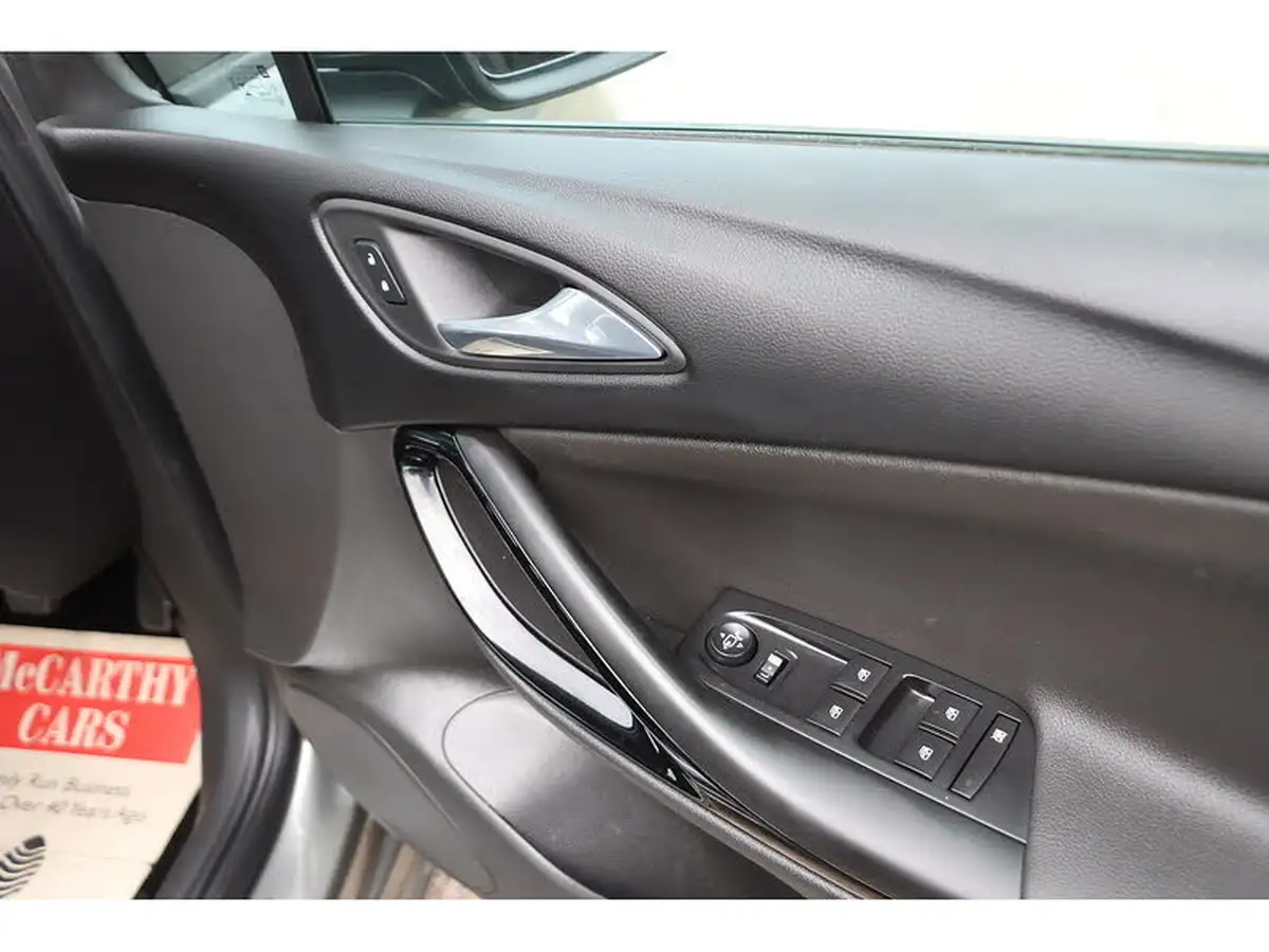 2018-vauxhall-astra-14i-16v-turbo-elite-150ps-hatchback-big-10