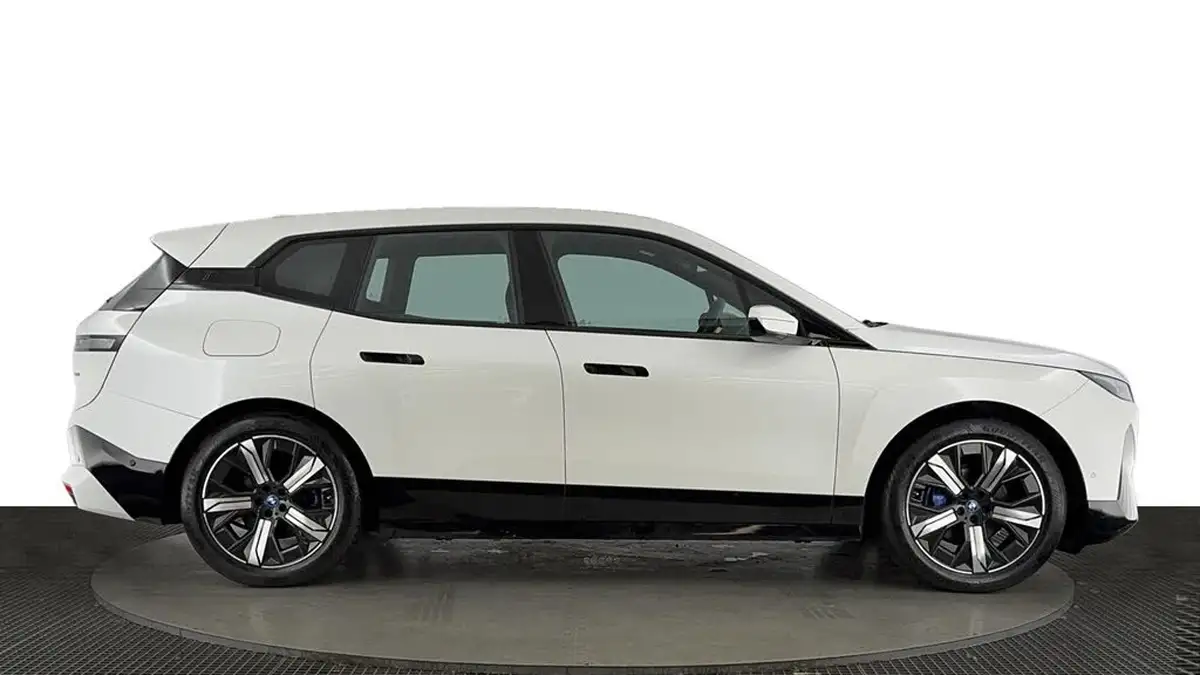 2022-bmw-ix-e-xdrive-40-m-sport-big-2
