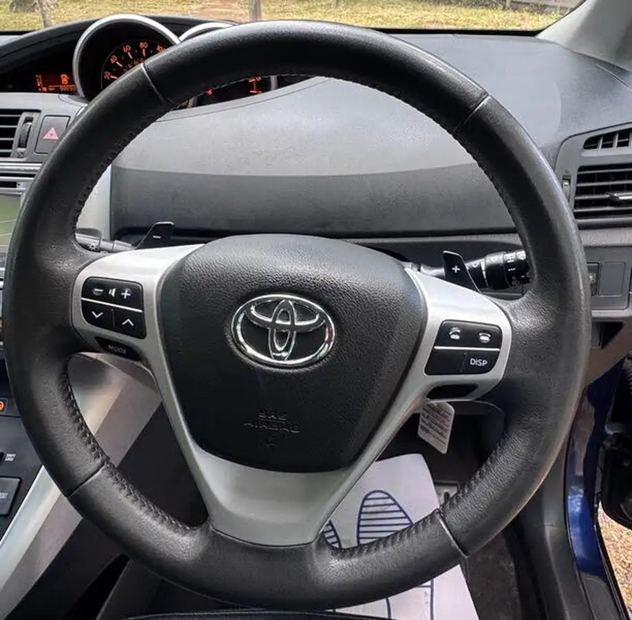 2012-toyota-verso-22td-tr-big-20