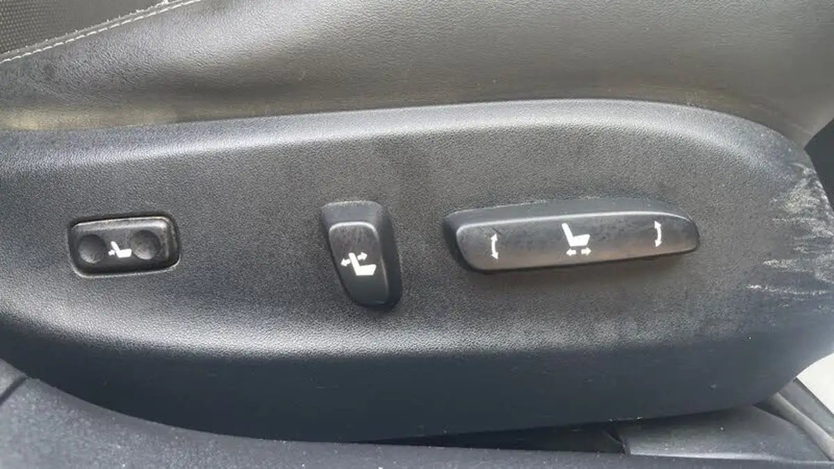 2010-lexus-is-250-25-se-i-dab-saloon-4d-auto-big-8