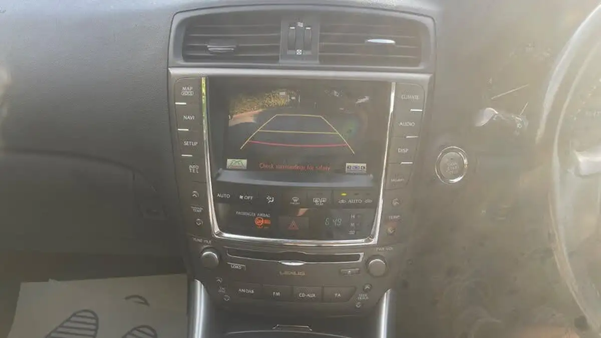 2010-lexus-is-250-25-se-i-dab-saloon-4d-auto-big-32