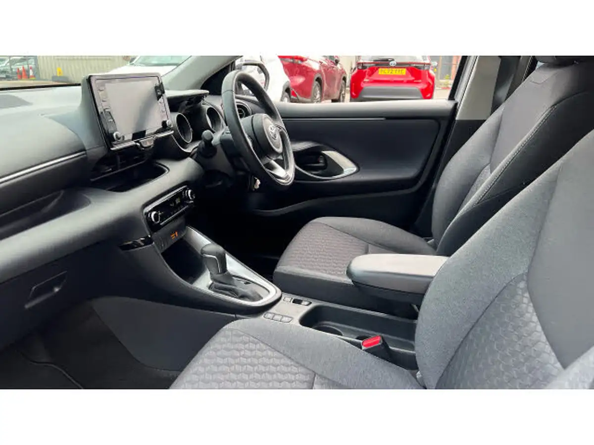 2023-toyota-yaris-15-vvt-i-design-big-9