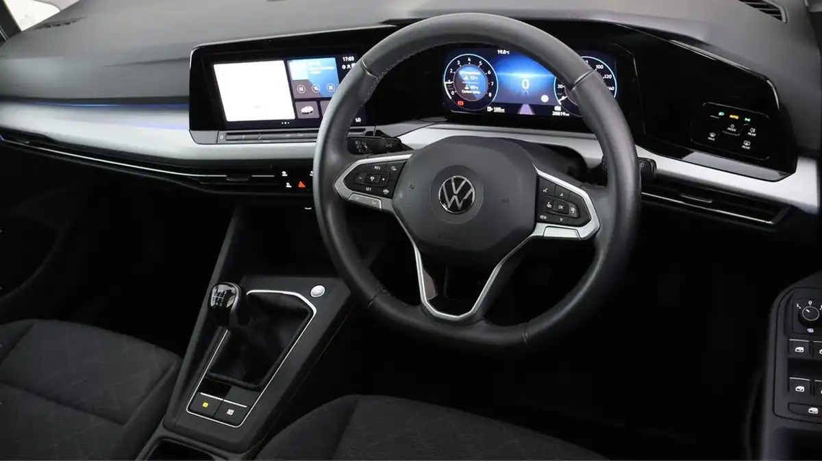 2022-volkswagen-golf-15-tsi-life-150ps-hatchback-big-9