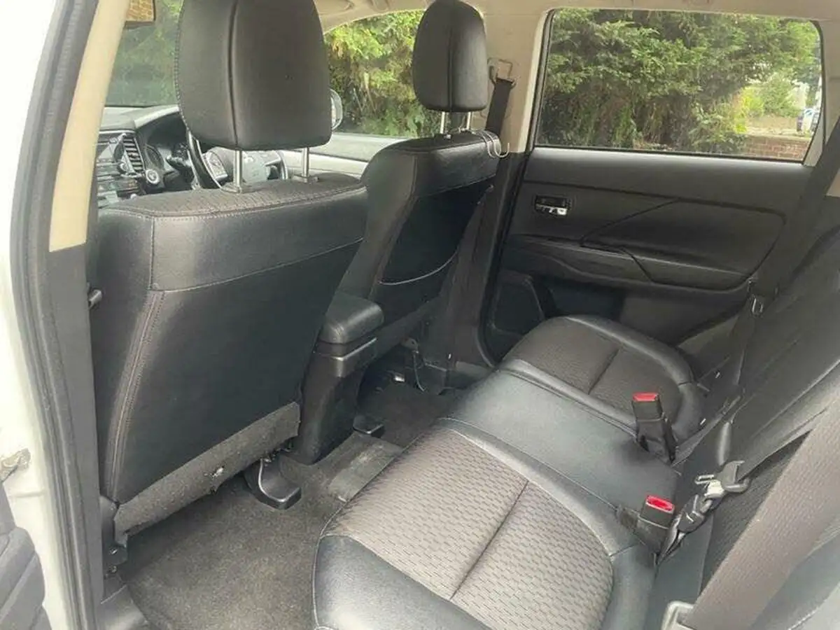 2015-mitsubishi-outlander-20-gx3h-phev-5st-big-21