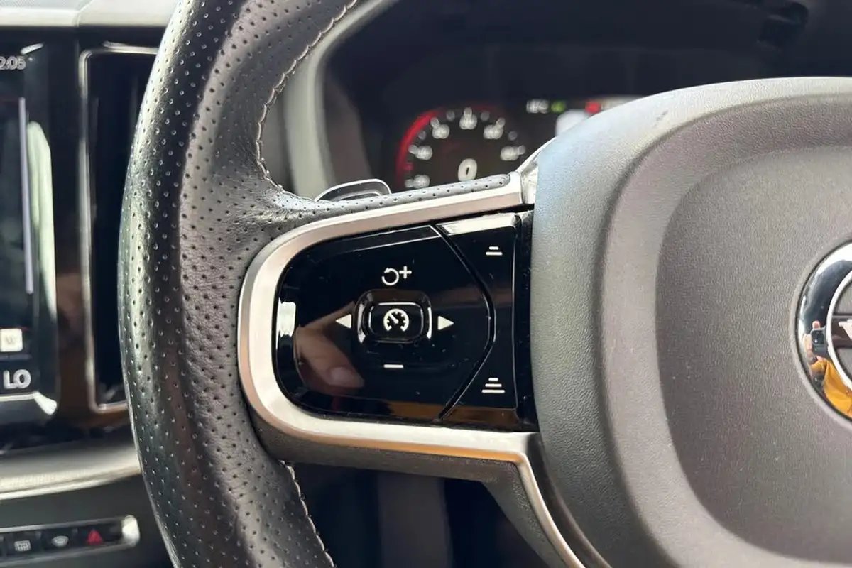 2018-volvo-xc60-20td-d4-r-design-4x4-geartronic-big-51