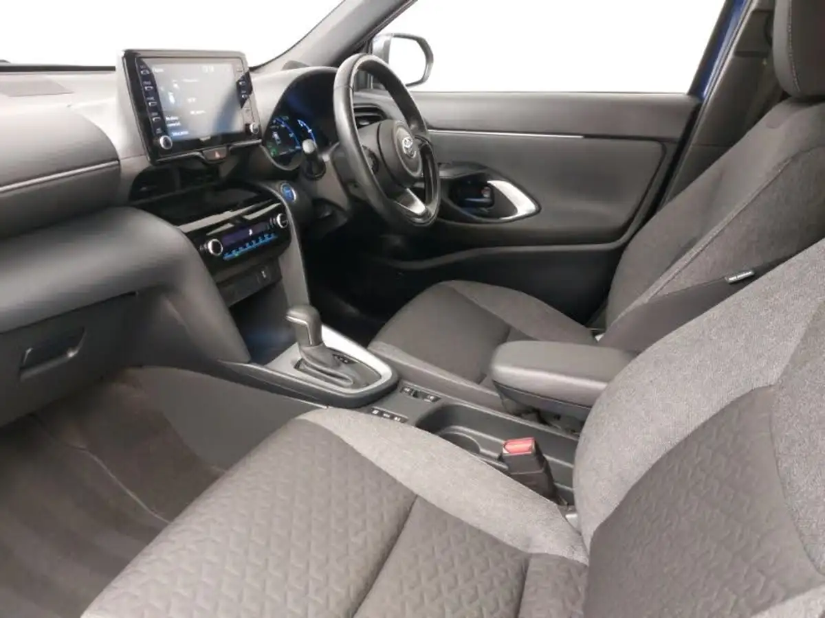 2022-toyota-yaris-15-vvt-i-design-panoramic-roof-big-4