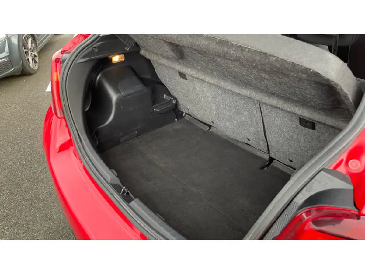 2016-toyota-yaris-133-icon-vvt-i-5d-big-40