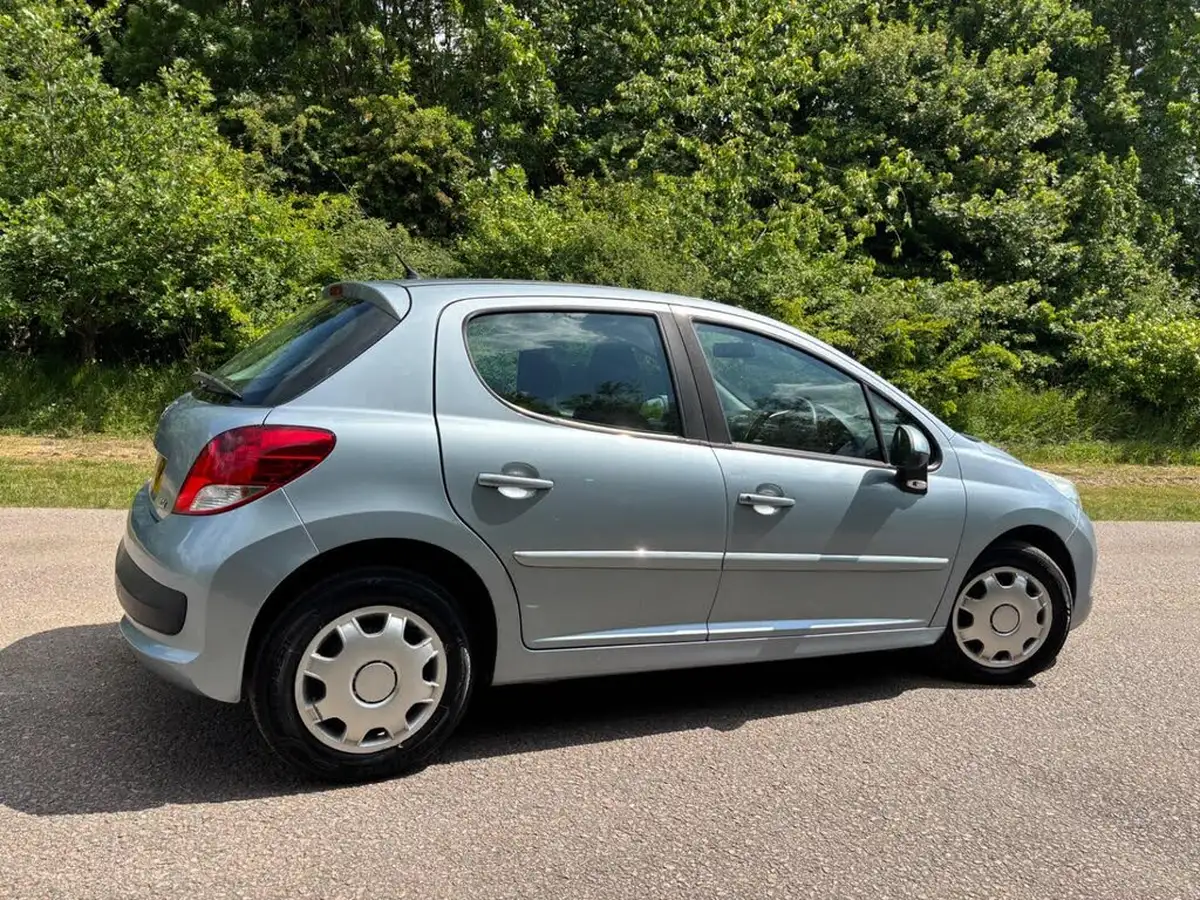 2011-peugeot-207-14-active-75-5d-1360cc-big-3