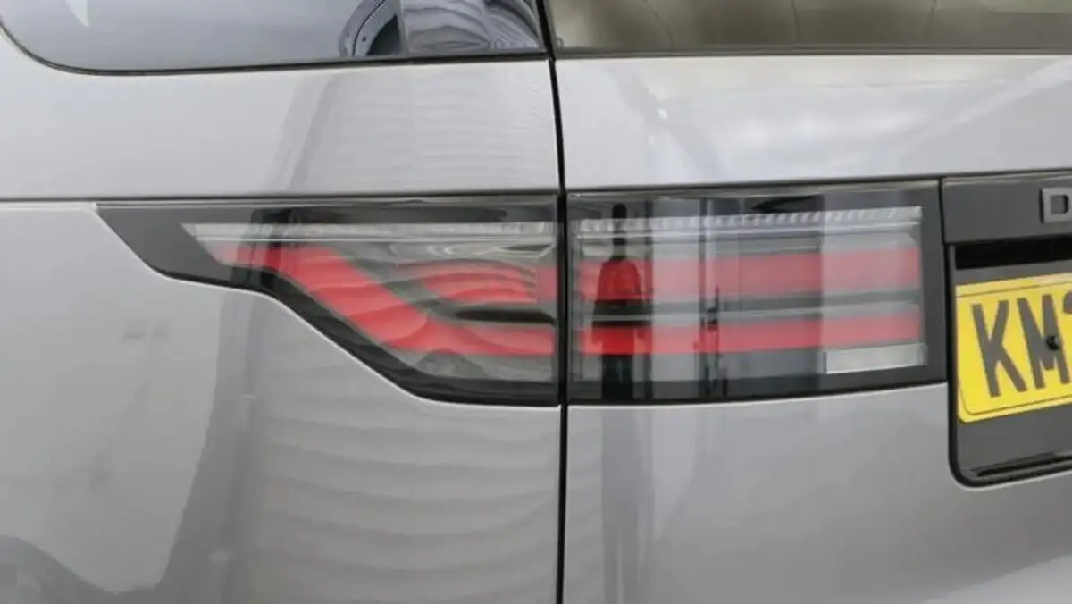 2024-land-rover-discovery-30-d300-dynamic-hse-big-18