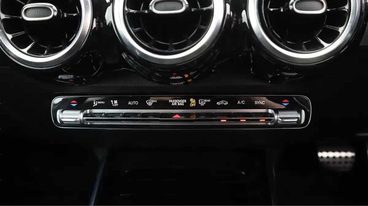 2021-mercedes-benz-glb-class-13-glb200-amg-line-8g-tronic-big-12