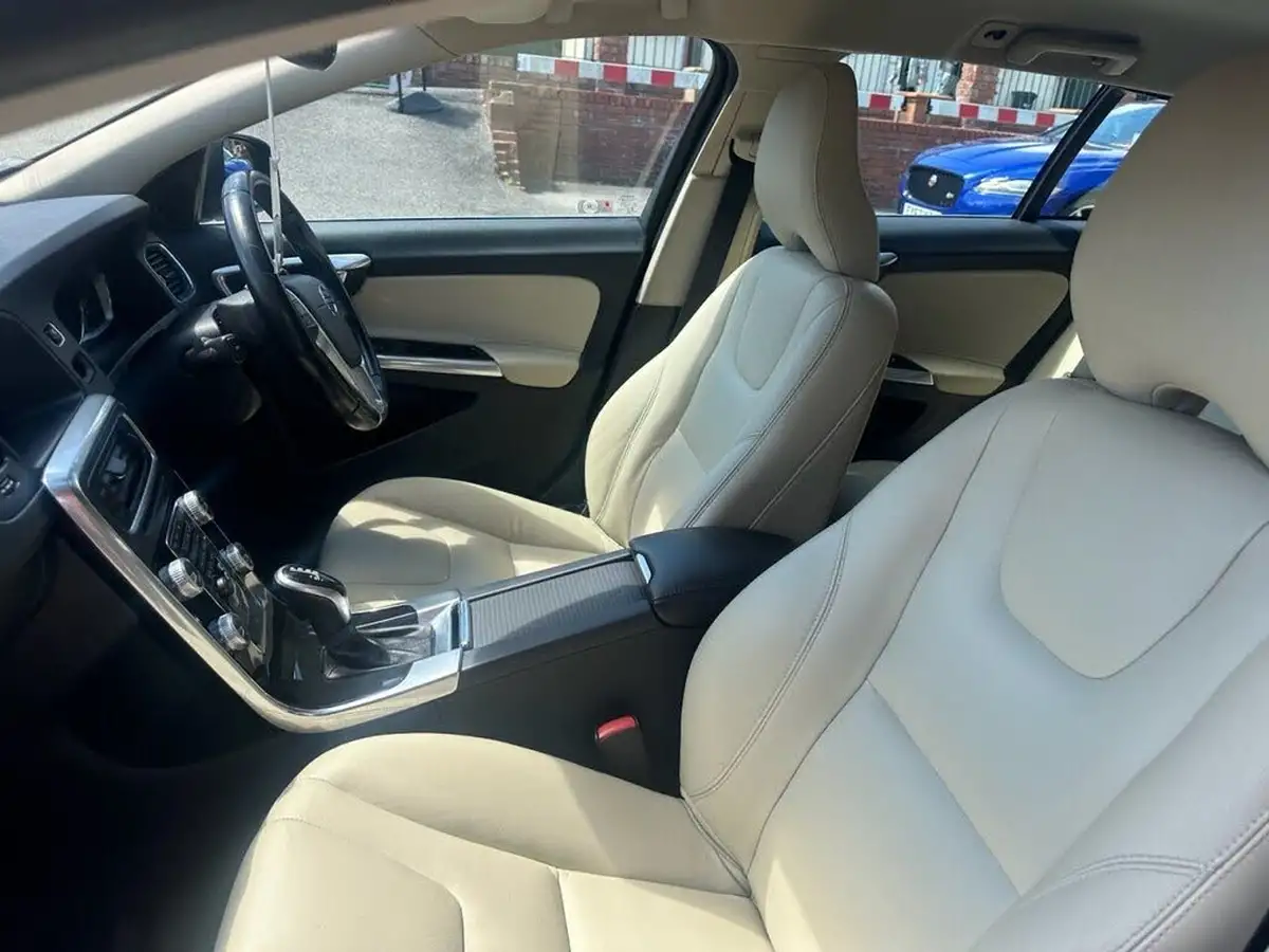 2014-volvo-v60-20td-d4-se-lux-181bhp-nav-1969cc-geartronic-big-5