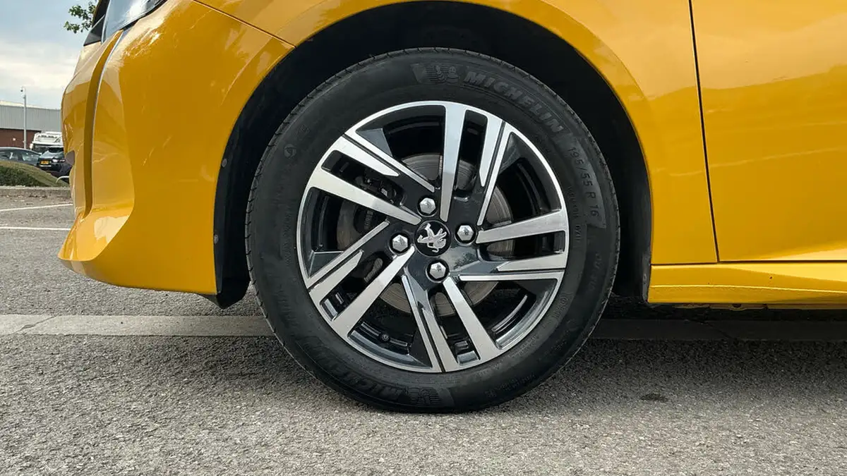 2021-peugeot-208-12-puretech-allure-premium-100bhp-big-16
