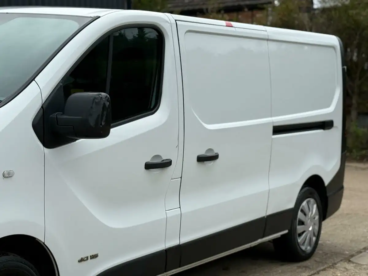 2015-renault-trafic-16dci-ll29-115-business-low-roof-van-big-23