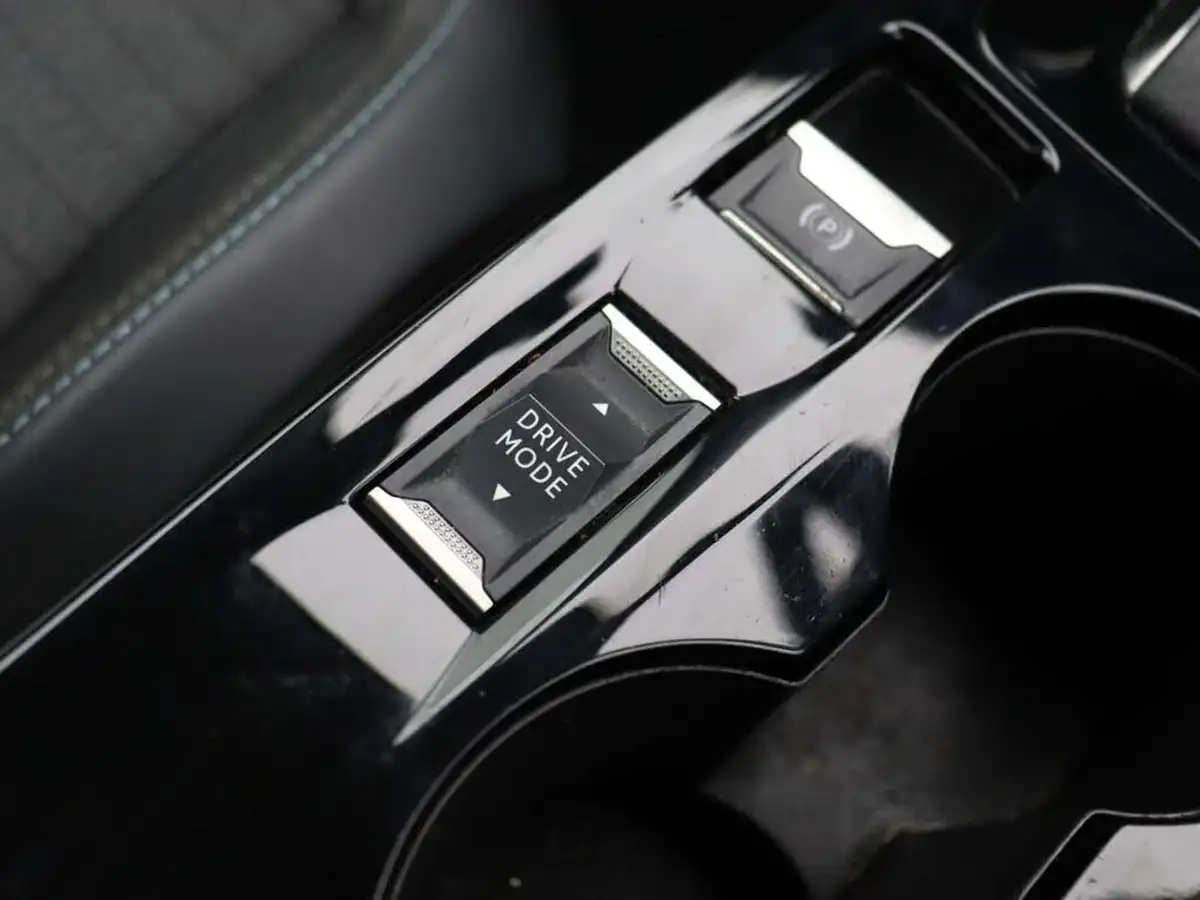 2022-peugeot-208-12-puretech-allure-premium-100bhp-eat8-big-31
