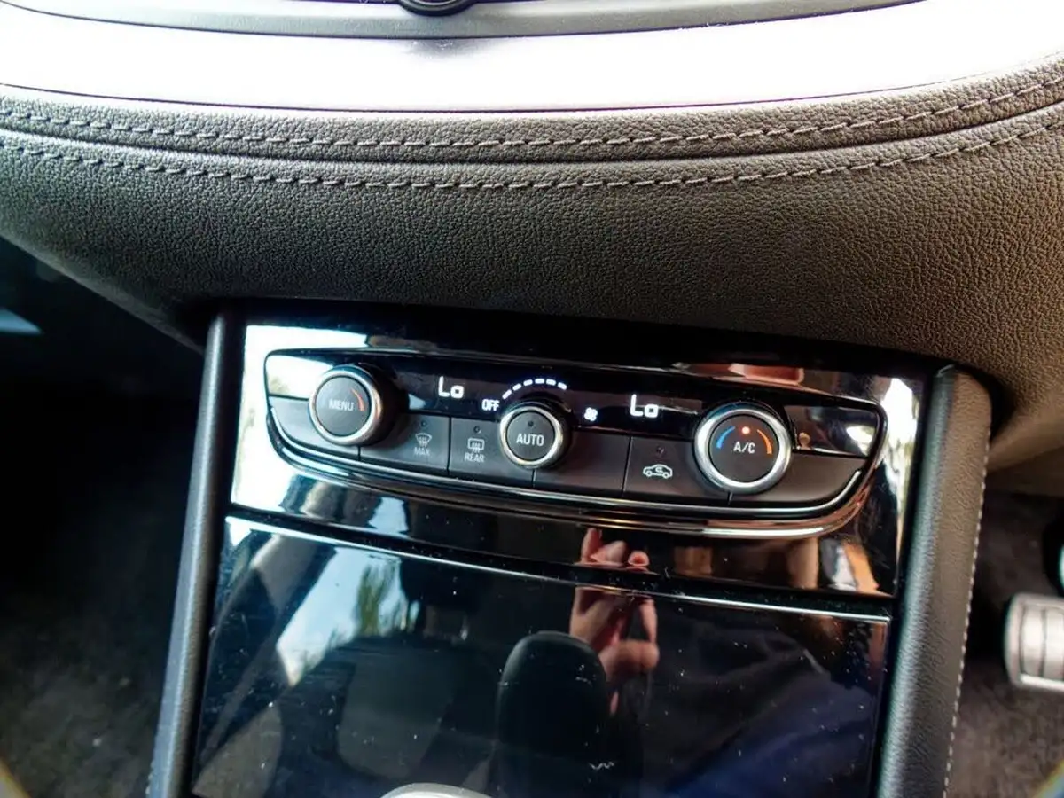 2021-vauxhall-grandland-x-12-sri-nav-auto-big-30