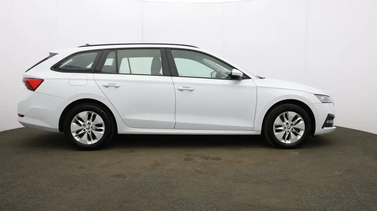 2022-skoda-octavia-10-tsi-se-technology-110ps-estate-big-46