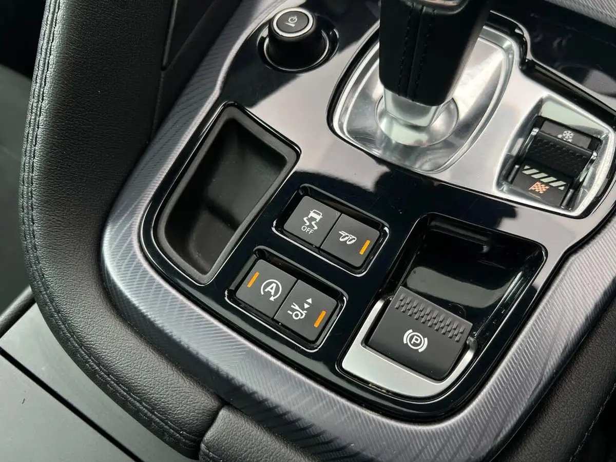 2021-jaguar-f-type-50-v8-sc-reims-edition-big-37