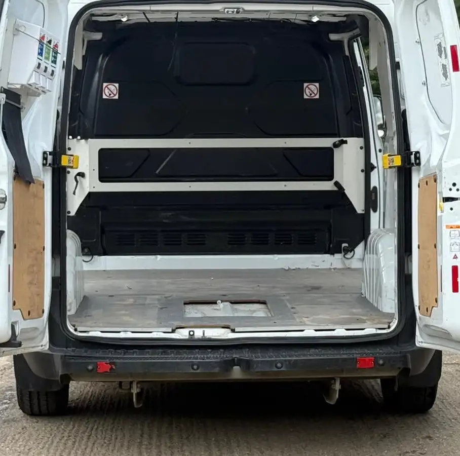 2017-ford-transit-custom-20tdci-310-l1h1-105pseu6-panel-van-big-10