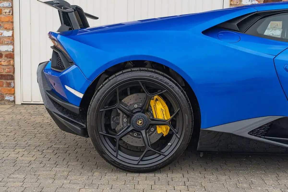 2018-lamborghini-huracan-52-performante-coupe-big-27