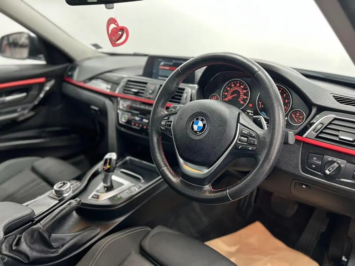 2017-bmw-3-series-20-330e-sport-big-26