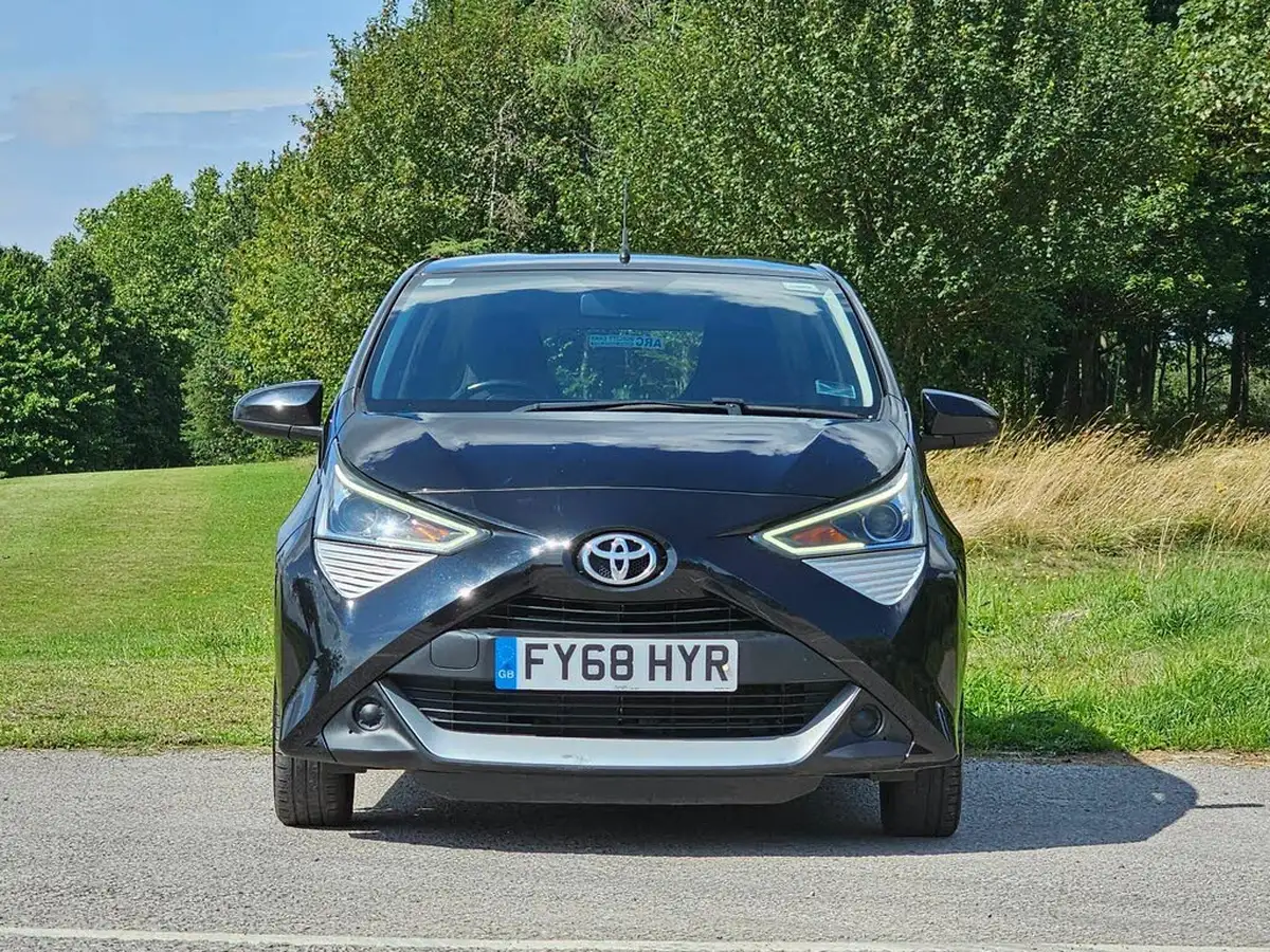 2018-toyota-aygo-10-vvt-i-x-play-71bhp-5d-big-1