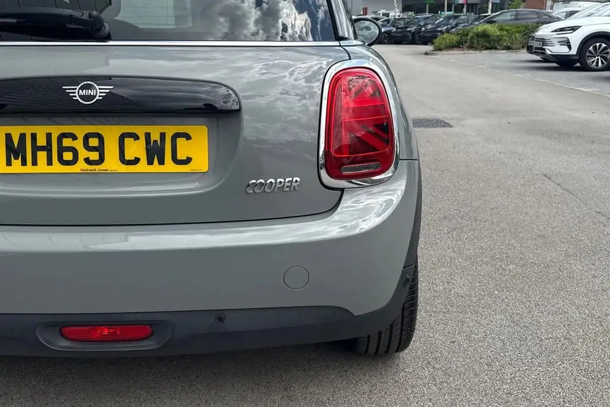 2020-mini-cooper-15-cooper-classic-hatchback-3d-auto-big-30