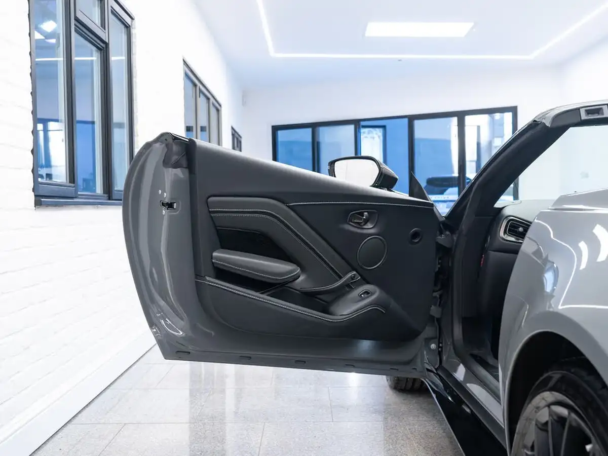 2023-aston-martin-vantage-40-v8-vantage-roadster-auto-big-27
