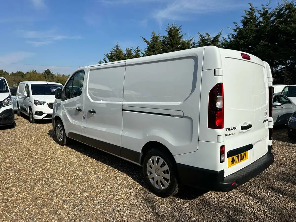 2021-renault-trafic-20dci-ll30-energy-120-business-panel-big-2